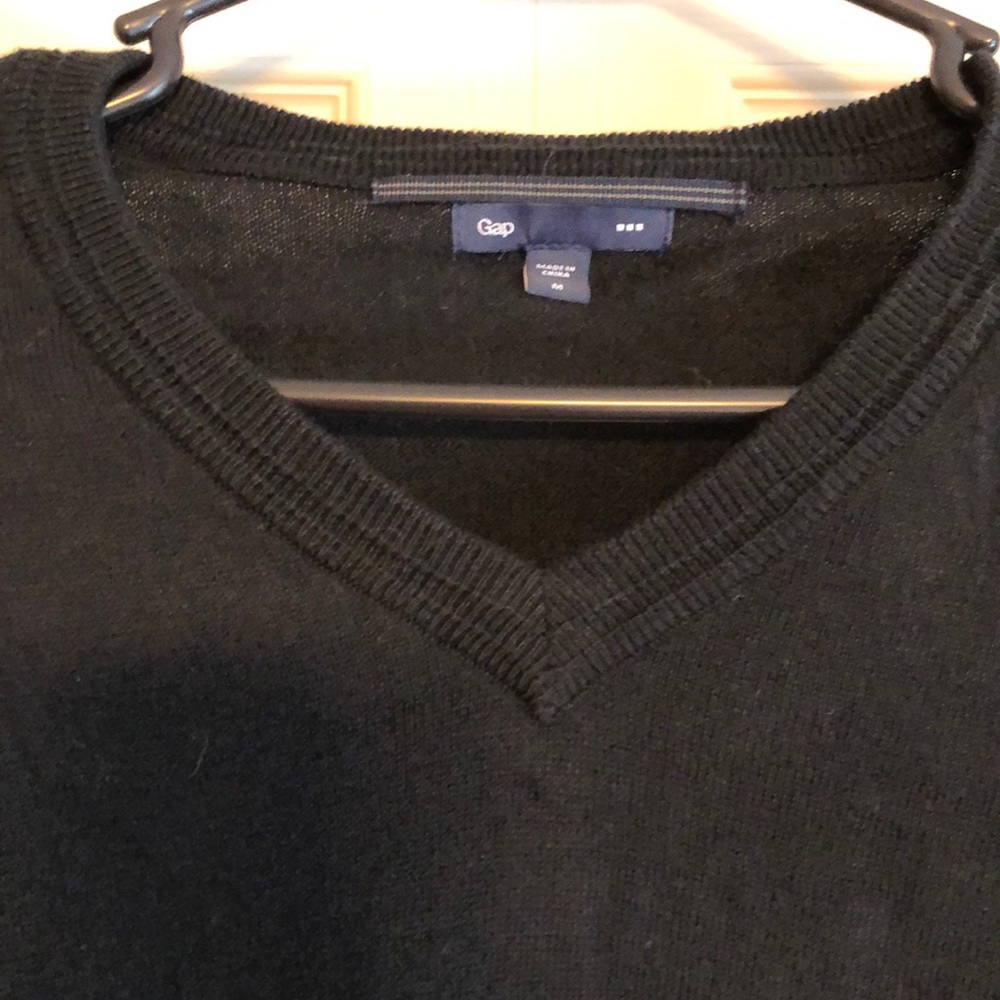 Gap sweater